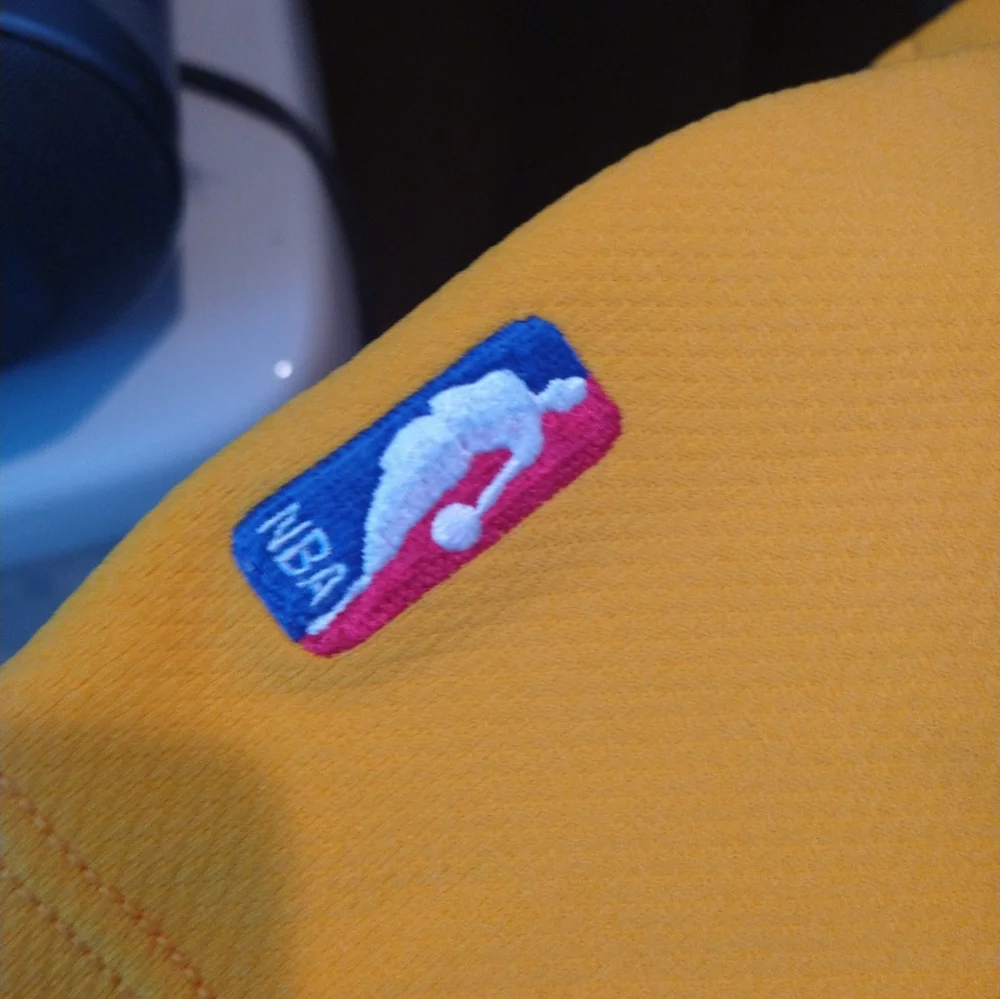 Lakers XL basketball shirt - Picture 4 of 7